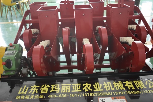 午夜美女福利视频收獲機